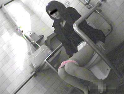 OLが仕事帰りに駅やコンビニの女子トイレでオナニーをすることもある。